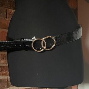 Kohl's Black Croc-Embossed Belt with Gold Rings‎